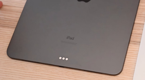 2022 年更新的 iPad Pro 型号可以使用四针智能连接器