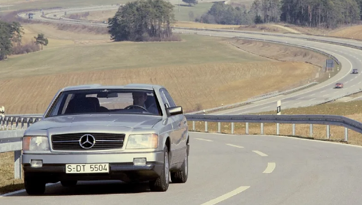 Mercedes-Benz Auto 2000 概念是 1980 年代的 EQXX