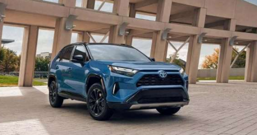 2022 年丰田 RAV4 混合动力车上节省更多汽油