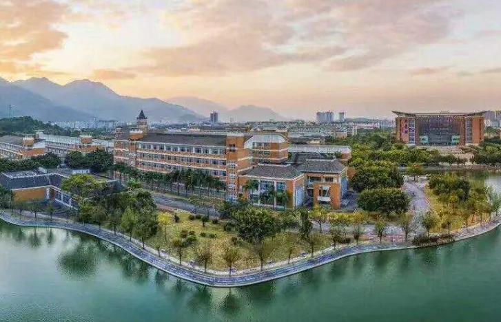 福建师范大学是几本_文学常识