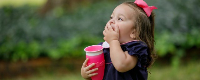 孩子脸皮厚不怕批评怎么办 如何教育脸皮厚不怕批评的孩子