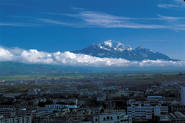 香格里拉玉龙雪山海拔多少米,玉龙雪山海拔多少米高拔