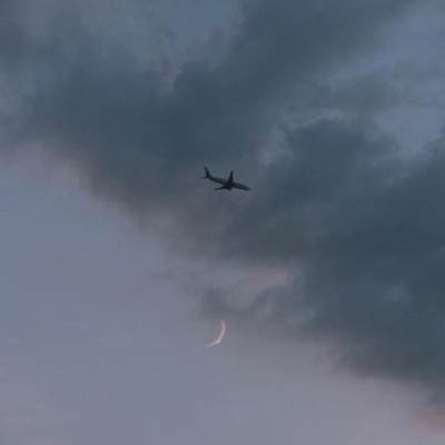 个性朋友圈背景图唯美夜景 劝你早点喜欢我免得浪费时间