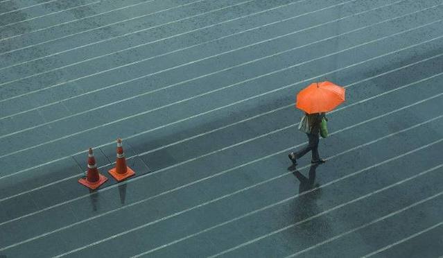 朋友圈关于下雨的图片和下雨天的心情说说