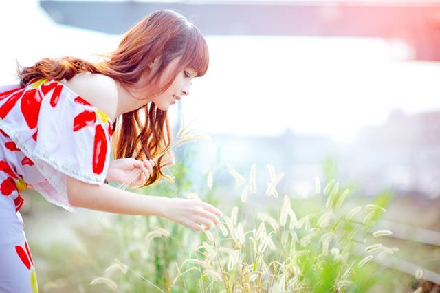 烟花再美只是瞬间，情话再甜也是敷衍